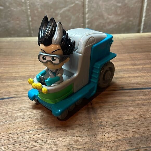 PJ Masks Cartoon ROMEO’s LAB Vehicle With Seated Romeo Figure Toy 2017 Just Play - Picture 1 of 5